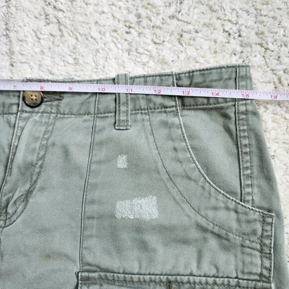 Gap Summer 2010 Olive Green Distressed Cargo Shorts Size 4 vintage 2000s y2k - Picture 11 of 16